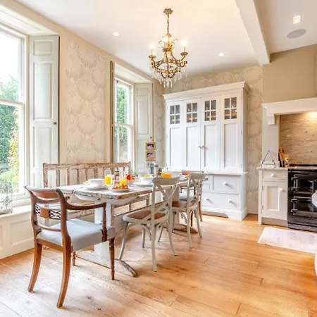 8 Bed In West Oc-g33289