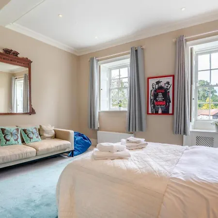 8 Bed In West Oc-g33289