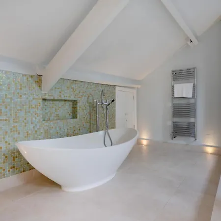 8 Bed In West Oc-g33289 *